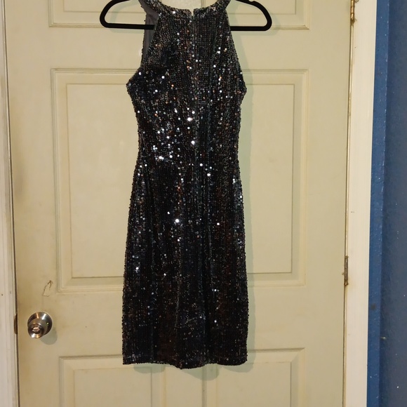 Elegant sequin silverish pewter evening dress - Picture 3 of 6